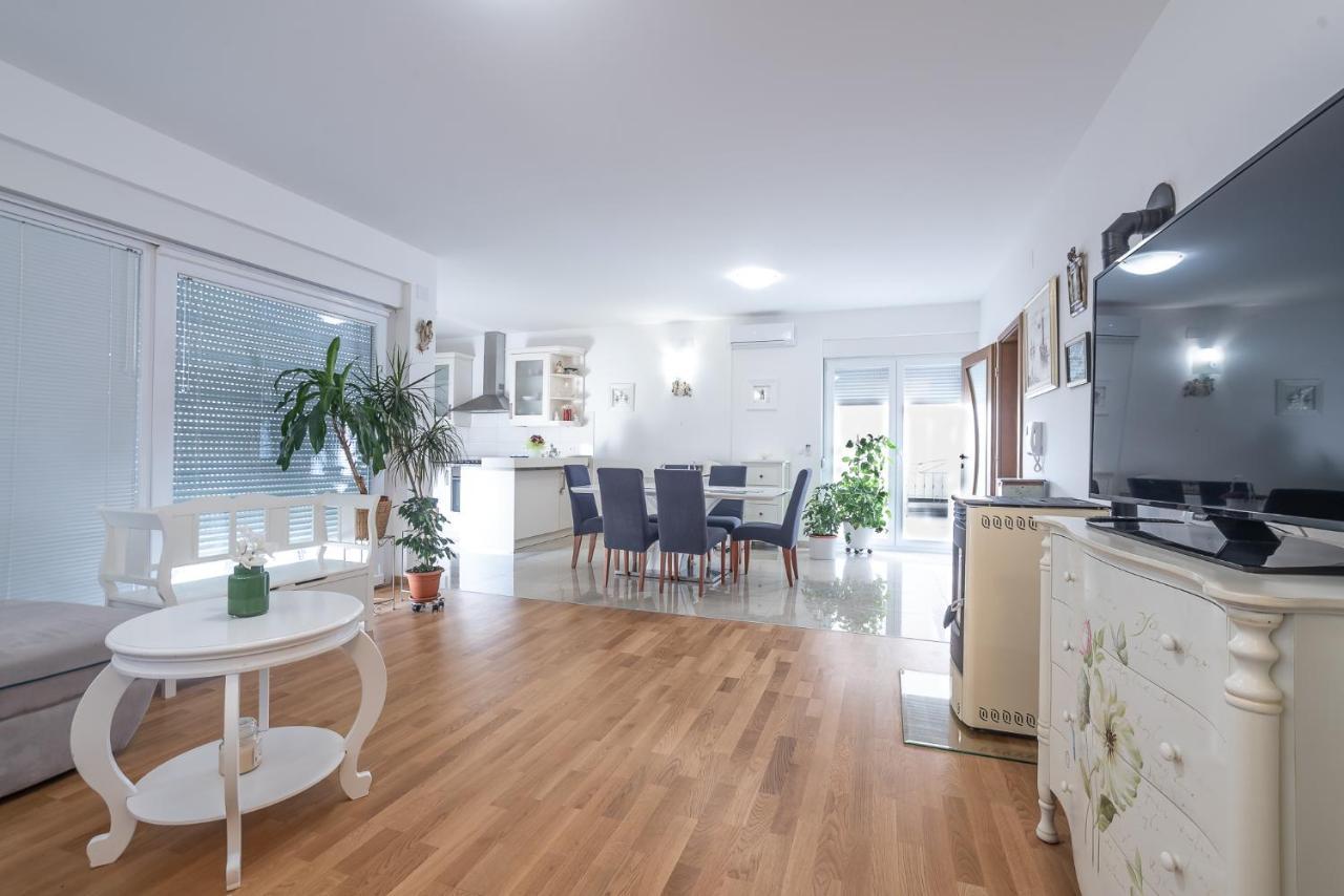 Apartments Sandrina Врси Екстер'єр фото