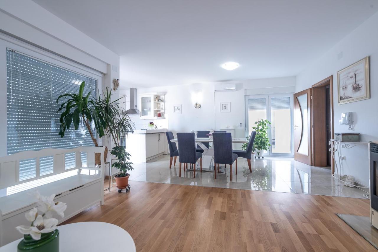 Apartments Sandrina Врси Екстер'єр фото