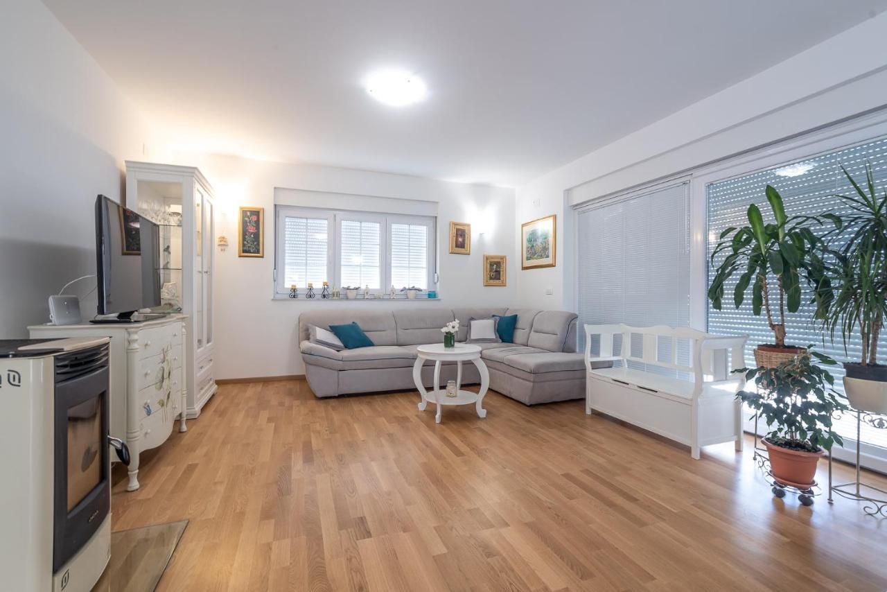Apartments Sandrina Врси Екстер'єр фото